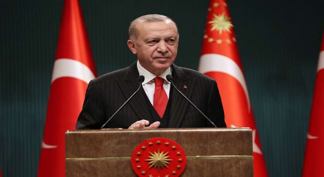 Cumhurbaşkanı Erdoğan milyonların beklediği EYT düzenlemesinin detaylarını açıkladı.