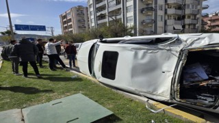 Milas’ta Faciadan Dönüldü: İki Araç Çarpıştı, Biri Takla Attı